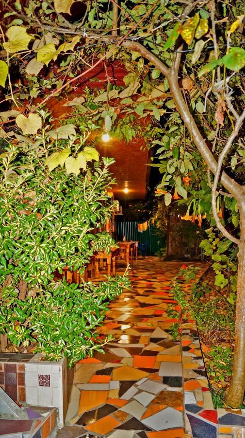 Hotel Гостевой Дом Ирина Sukhumi Exterior foto